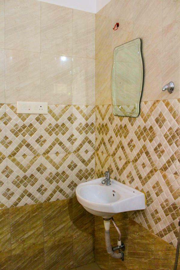 Magic Land Resorts Athirapally Irinjalakuda Exterior foto
