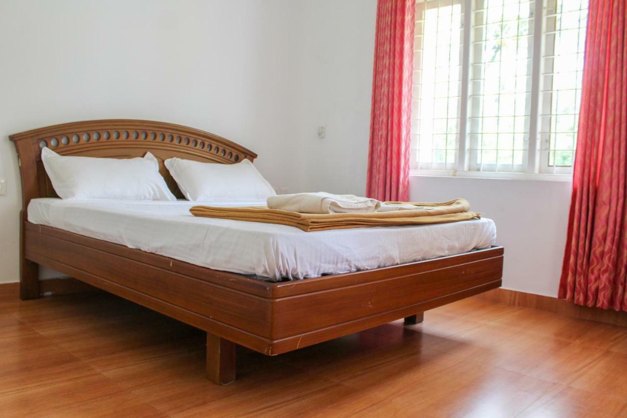 Magic Land Resorts Athirapally Irinjalakuda Exterior foto