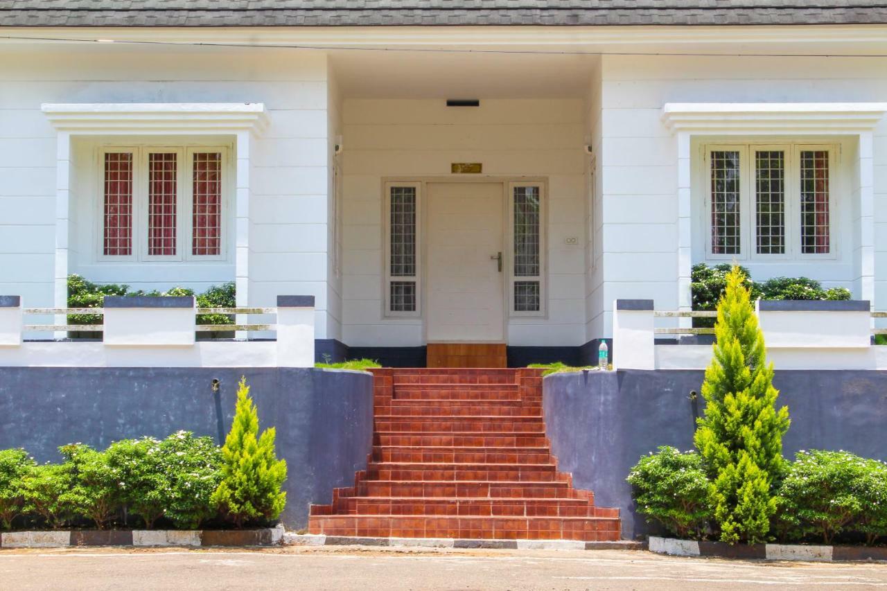 Magic Land Resorts Athirapally Irinjalakuda Exterior foto