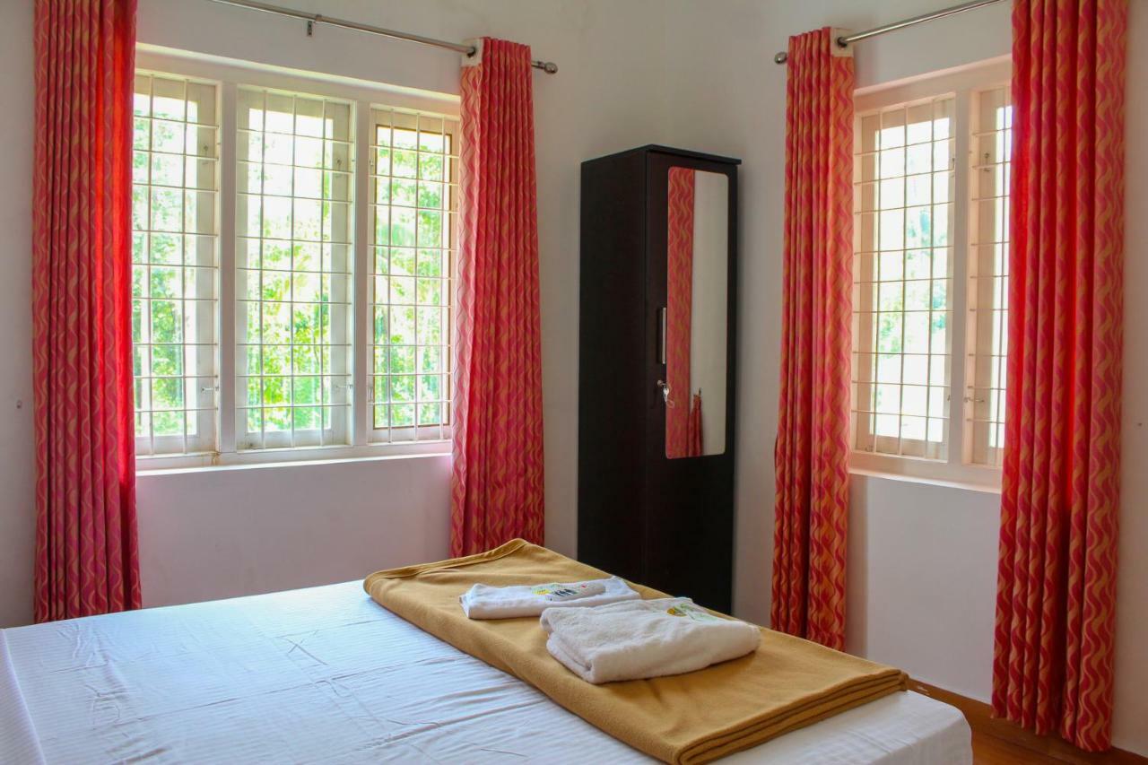Magic Land Resorts Athirapally Irinjalakuda Exterior foto